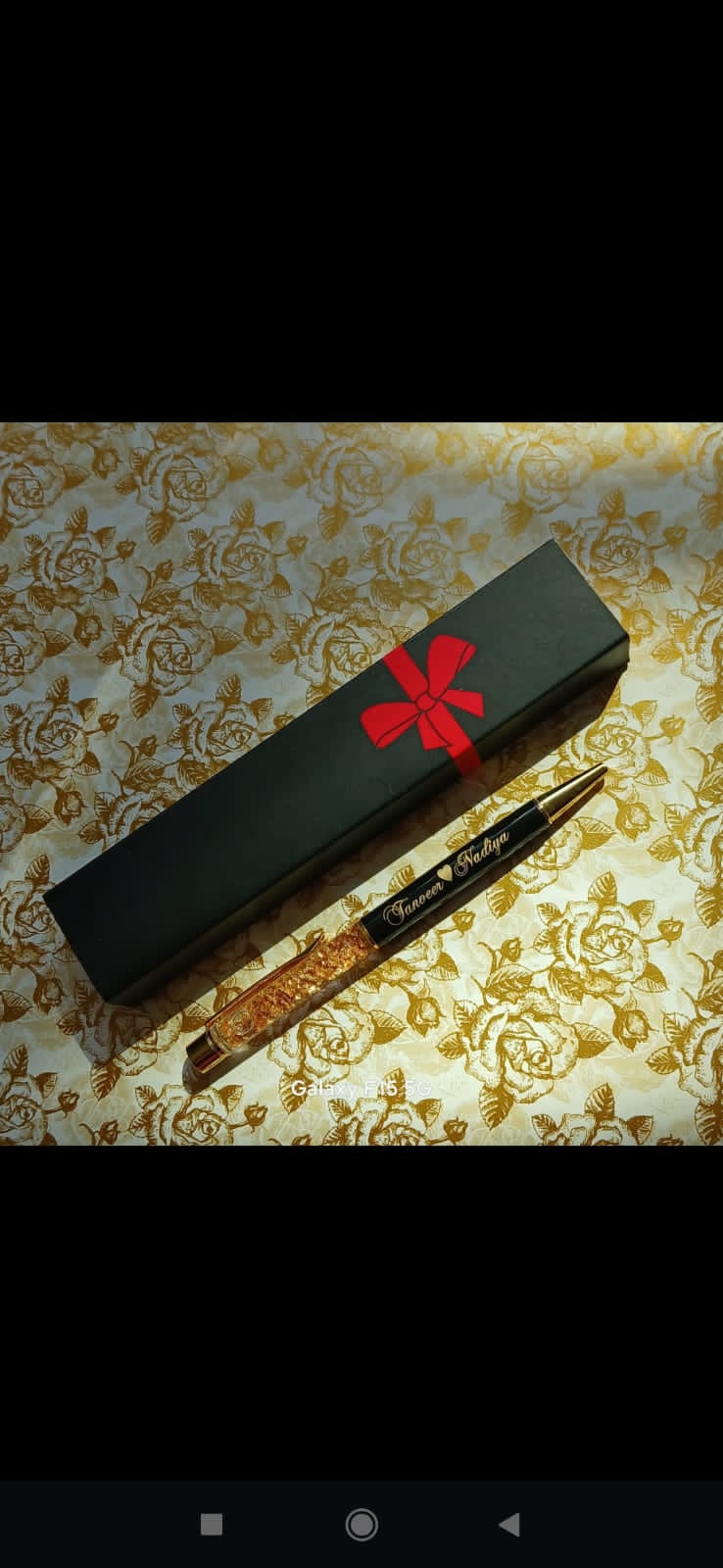 Golden flake pen 